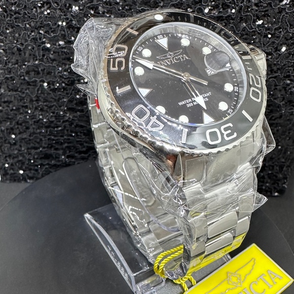 Men's (NWT) Black Face Golow in the Dark Hands with Silver Bracelet Divers Watch - Picture 4 of 4